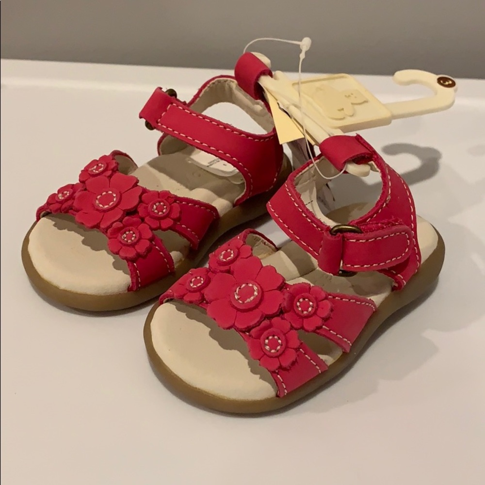 NEW W TAGS: Infant Floral Sandal. Baby Gap. Size 3